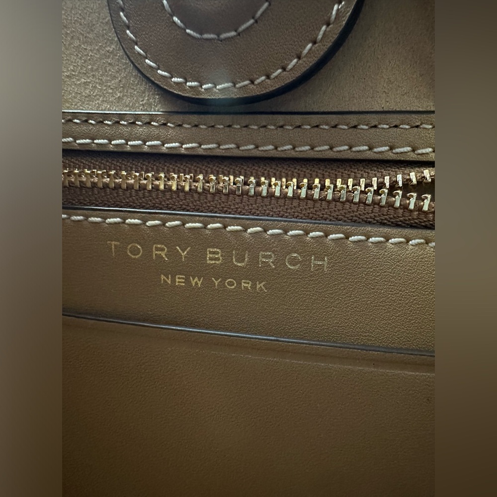 Tory Burch Brown and Tan Shoulder Bag with Gold Emblem🤎 - Picture 8 of 15